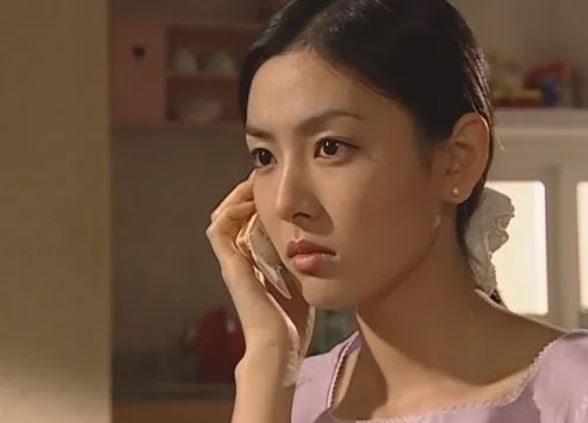 "Ác nữ đẹp nhất màn ảnh" đổi vận nhờ quyết định sáng suốt khi thay đổi điểm này trên gương mặt, sang và rất thời thượng 1 "Ác nữ đẹp nhất màn ảnh" đổi vận nhờ quyết định sáng suốt khi thay đổi điểm này trên gương mặt, sang và rất thời thượng ac nu dep nhat man anh doi van nho quyet dinh sang suot khi thay doi diem nay tren guong mat sang va rat thoi thuong