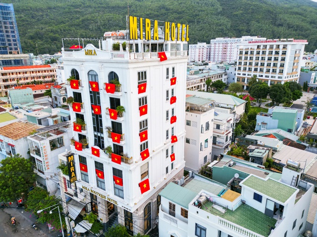 Chuỗi Khách sạn Mira Quy Nhơn đỏ rực cờ Tổ quốc, rộn ràng chào đón 50 năm ngày thống nhất 1 Chuỗi Khách sạn Mira Quy Nhơn đỏ rực cờ Tổ quốc, rộn ràng chào đón 50 năm ngày thống nhất chuoi khach san mira quy nhon do ruc co to quoc ron rang chao don 50 nam ngay thong nhat