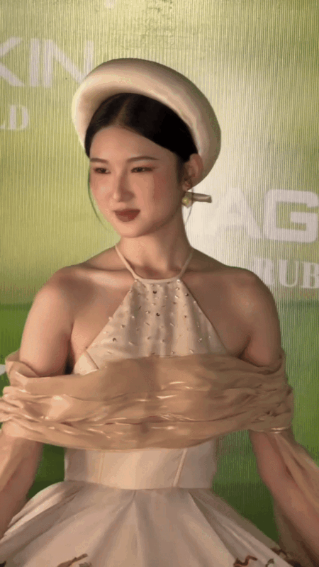 Hậu tranh cãi Nàng Mơ tái xuất sàn catwalk, netizen bất ngờ nhắc tên Phương Nhi, chuyện gì đây? 1 Hậu tranh cãi Nàng Mơ tái xuất sàn catwalk, netizen bất ngờ nhắc tên Phương Nhi, chuyện gì đây?