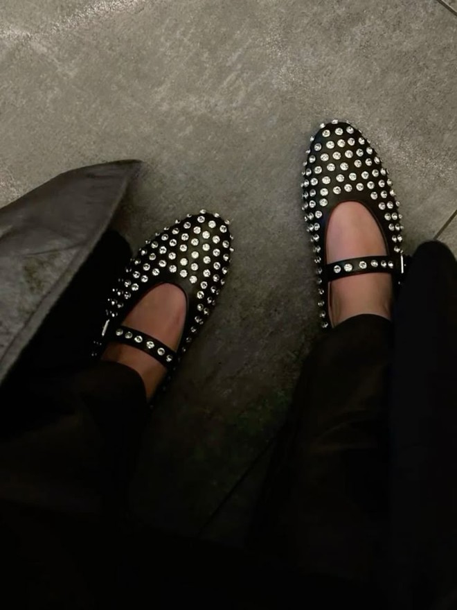 Mẫu giày bệt nhỏ xinh đang làm chủ một cuộc chơi lớn của làng footwear 2025!- Ảnh 33.