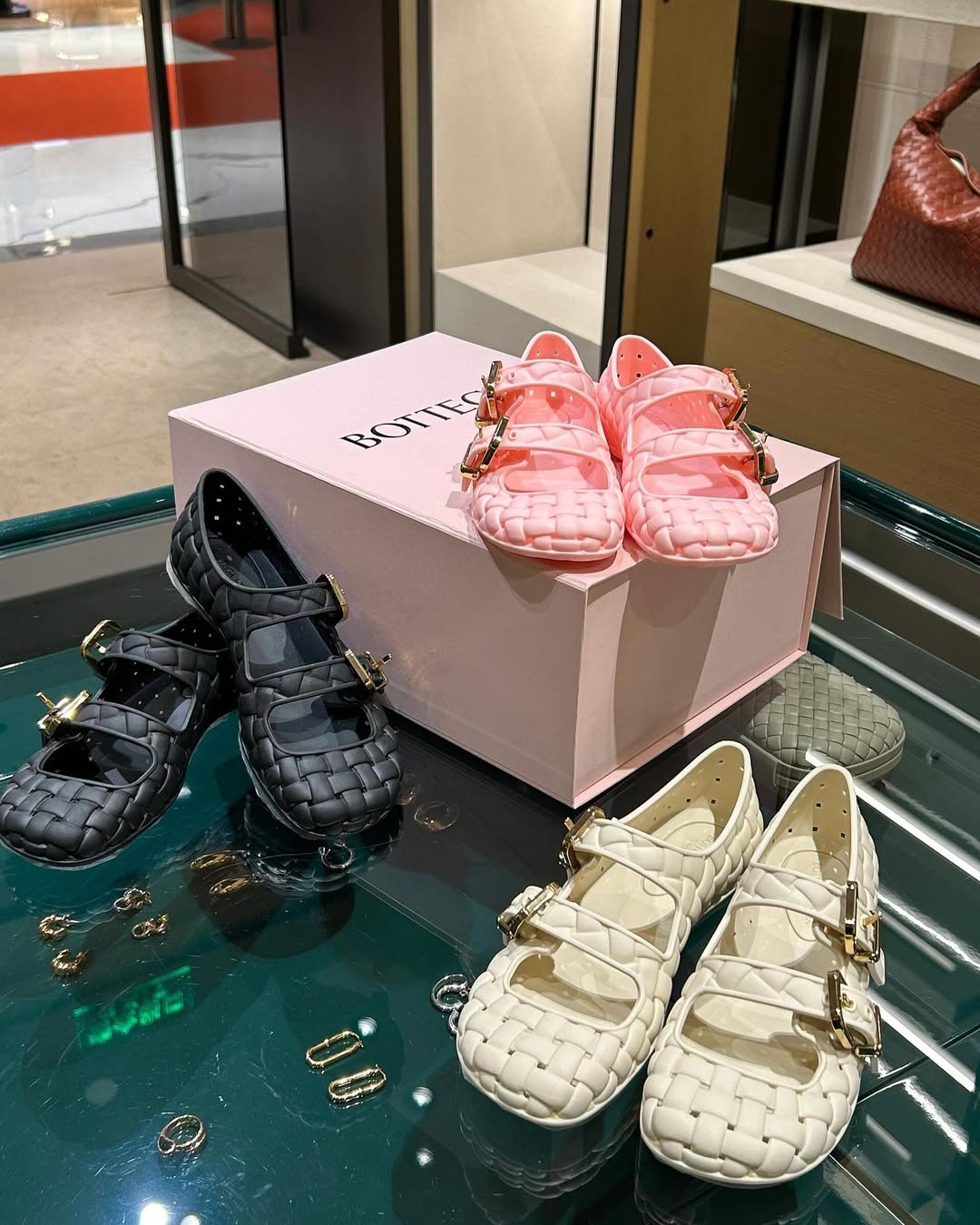 Mẫu giày bệt nhỏ xinh đang làm chủ một cuộc chơi lớn của làng footwear 2025!- Ảnh 37.