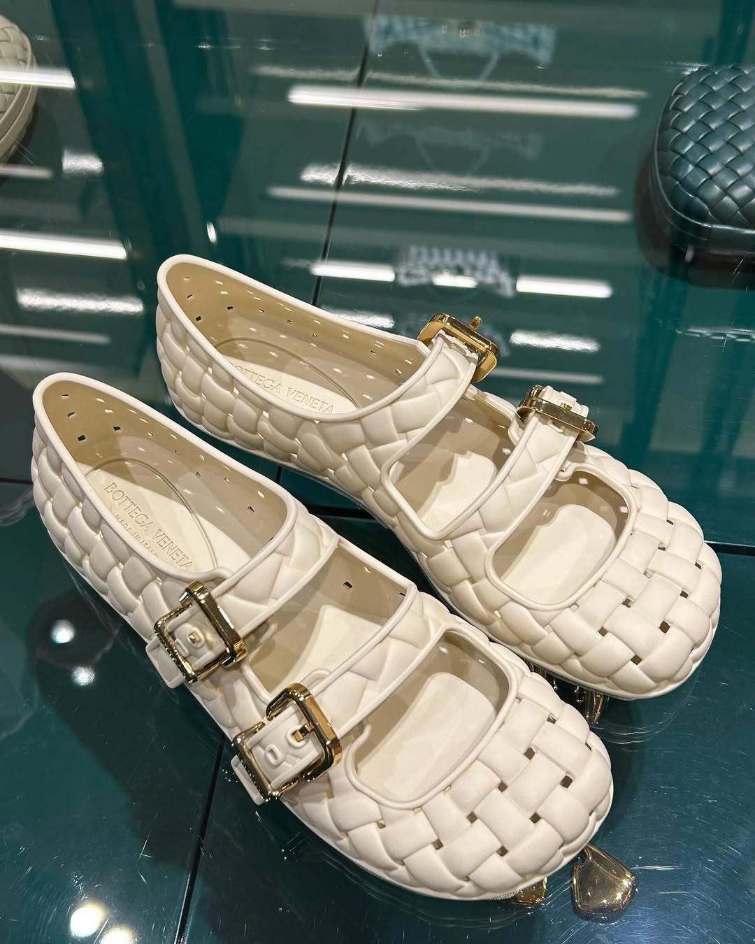 Mẫu giày bệt nhỏ xinh đang làm chủ một cuộc chơi lớn của làng footwear 2025!- Ảnh 38.
