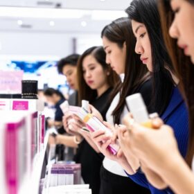 Choosing authentic cosmetics in Tan Phu district.
