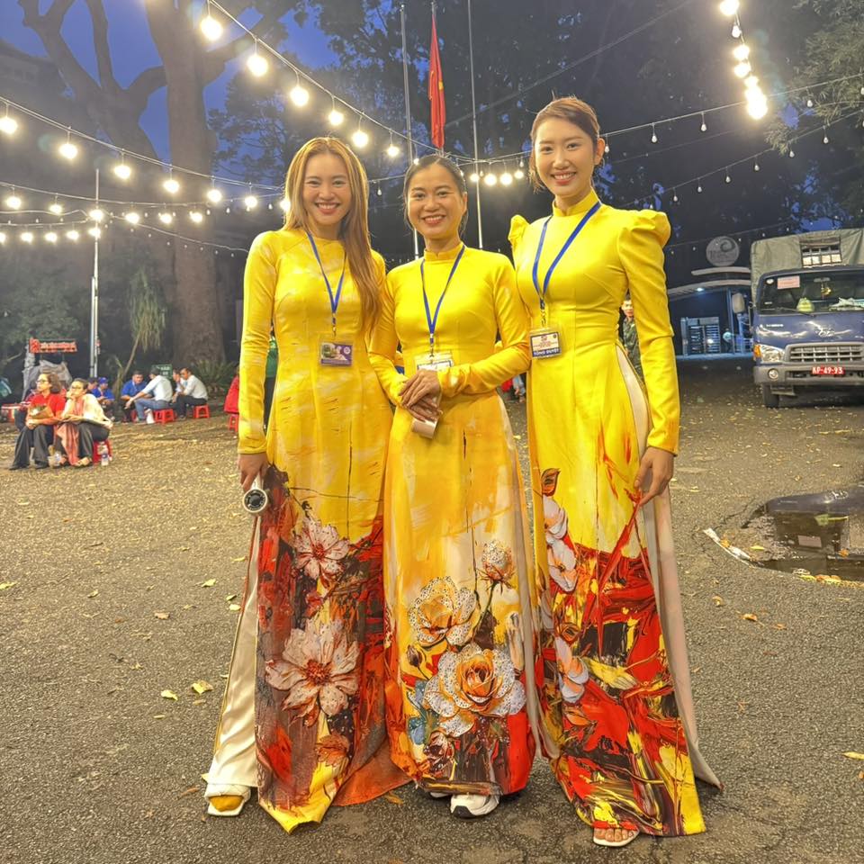 Nể Ninh Dương Lan Ngọc: Sáng chạy hết mình cho concert Quốc gia, chiều đã khoe chân dài thẳng tắp ở show thời trang- Ảnh 5. Nể Ninh Dương Lan Ngọc: Sáng chạy hết mình cho concert Quốc gia, chiều đã khoe chân dài thẳng tắp ở show thời trang- Ảnh 5.
