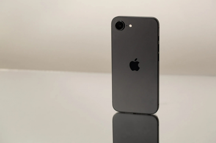 Giá bán iPhone 16e bắt đầu giảm và có thể sẽ giảm sâu hơn nữa do bị 'ghẻ lạnh' tại Việt Nam 1 Giá bán iPhone 16e bắt đầu giảm và có thể sẽ giảm sâu hơn nữa do bị 'ghẻ lạnh' tại Việt Nam gia ban iphone 16e bat dau giam va co the se giam sau hon nua do bi ghe lanh tai viet nam