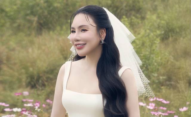 Hồ Quỳnh Hương chính thức lên xe hoa ở tuổi U40, hé lộ thông tin chú rể gây bất ngờ ho quynh huong chinh thuc len xe hoa o tuoi u40 he lo thong tin chu re gay bat ngo