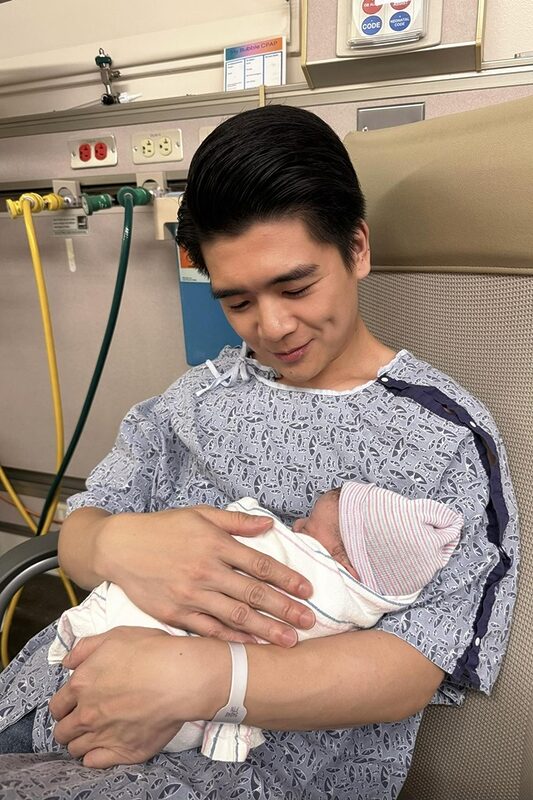 Phản ứng của CĐM khi con trai ‘bầu Hiển’ lên chức bố lần 3, danh tính mẹ của đứa bé gây tò mò 1 Phản ứng của CĐM khi con trai ‘bầu Hiển’ lên chức bố lần 3, danh tính mẹ của đứa bé gây tò mò phan ung cua cdm khi con trai bau hien len chuc bo lan 3 danh tinh me cua dua be gay to mo