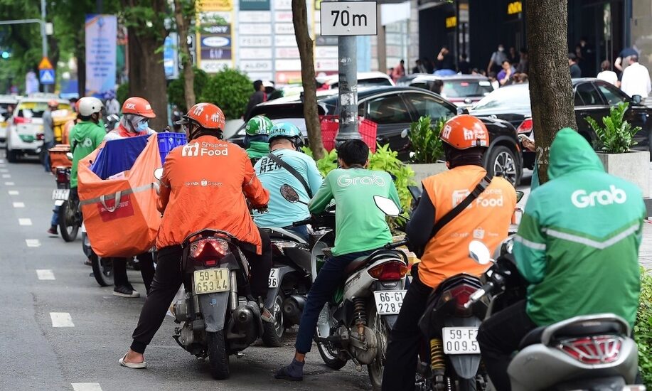 TP.HCM muốn miễn thuế, phí để chuyển 400.000 xe máy công nghệ xăng sang xe điện: Rất nên nhưng cần chuyển đổi có điều kiện 7 TP.HCM muốn miễn thuế, phí để chuyển 400