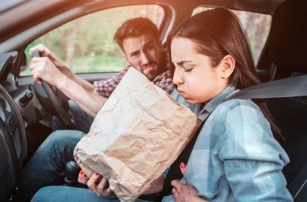 Tưởng xe điện êm ru không say, ai dè say không tưởng 3 Tưởng xe điện êm ru không say, ai dè say không tưởng