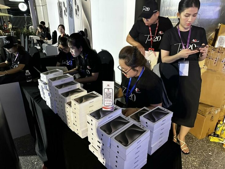 2 triệu iPhone/năm: Con số "biết nói" đằng sau quyết định bán sớm iPhone 17 của Apple tại Việt Nam 1 2 triệu iPhone/năm: Con số "biết nói" đằng sau quyết định bán sớm iPhone 17 của Apple tại Việt Nam
