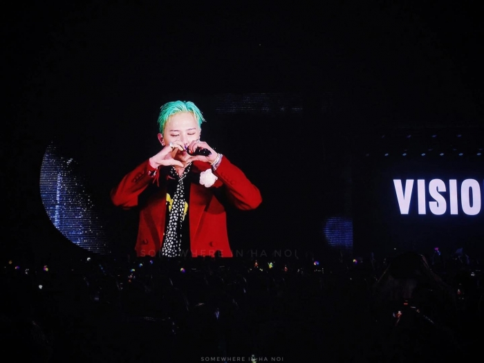 Clip G-Dragon đội nón lá rời Hà Nội sau đêm nhạc đáng nhớ cùng 40