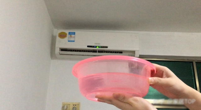 Đặt 1 chậu nước trong phòng điều hòa, bạn sẽ ngỡ ngàng bởi không chỉ hóa đơn tiền điện giảm mà còn khỏe đẹp lên trông thấy! 1 Đặt 1 chậu nước trong phòng điều hòa, bạn sẽ ngỡ ngàng bởi không chỉ hóa đơn tiền điện giảm mà còn khỏe đẹp lên trông thấy!