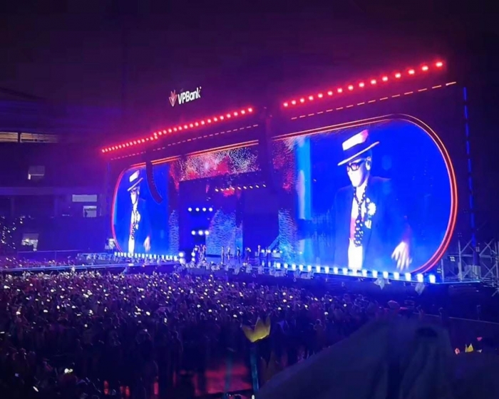 G-Dragon 'cháy' hết mình dưới mưa tại Mỹ Đình: Đêm nhạc đi vào lịch sử với hàng chục nghìn fan Việt 1 G-Dragon 'cháy' hết mình dưới mưa tại Mỹ Đình: Đêm nhạc đi vào lịch sử với hàng chục nghìn fan Việt