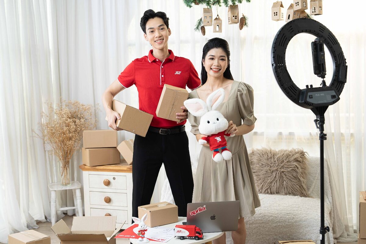 J&T Express: “Siêu quay trúng ngay” tăng nhiệt chặng cuối - iPhone 15 và loạt quà tặng giá trị đã có chủ jt express sieu quay trung ngay tang nhiet chang cuoi iphone 15 va loat qua tang gia tri da co chu