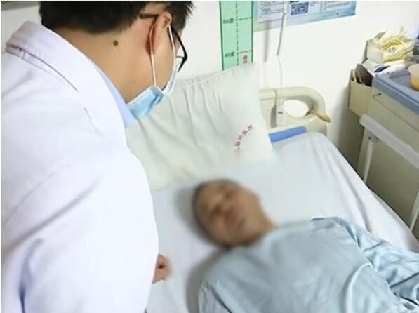 Người đàn ông hôn mê 7 ngày sau khi ăn 1 thực phẩm trong tủ lạnh, nhà nào có thì cần bỏ ngay! 1 Người đàn ông hôn mê 7 ngày sau khi ăn 1 thực phẩm trong tủ lạnh, nhà nào có thì cần bỏ ngay!