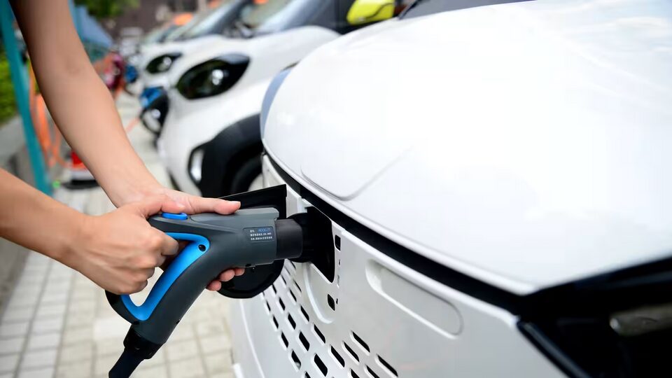 Trung Quốc đưa ra quy định mới khắt khe về pin EV, muốn thuyết phục những người còn hoài nghi 1 Trung Quốc đưa ra quy định mới khắt khe về pin EV, muốn thuyết phục những người còn hoài nghi