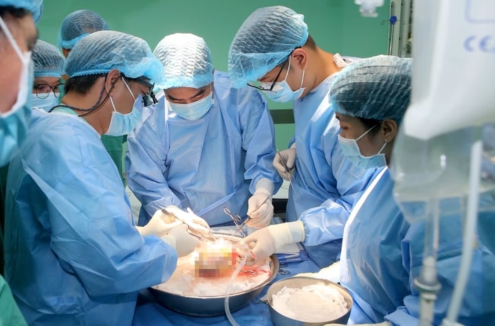 Xuyên đêm ghép 4 tạng cứu người 1 Xuyên đêm ghép 4 tạng cứu người