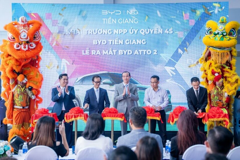 BYD tăng tốc tại thị trường miền Tây: Khai trương showroom 4S lớn nhất, ra mắt Atto 2 1 BYD tăng tốc tại thị trường miền Tây: Khai trương showroom 4S lớn nhất, ra mắt Atto 2