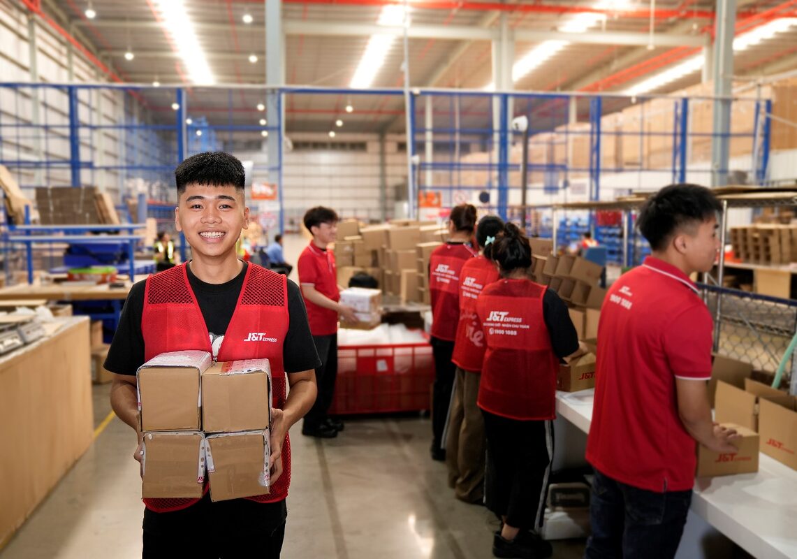 Yếu tố quyết định việc vận chuyển thiết bị công nghệ cao đến tay khách hàng nhanh chóng và suôn sẻ 1 Yếu tố quyết định việc vận chuyển thiết bị công nghệ cao đến tay khách hàng nhanh chóng và suôn sẻ