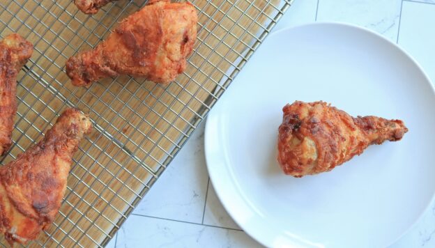 Biến tấu món gà rán hoàn hảo với bột tự nở: Không cần trứng! 1 Biến tấu món gà rán hoàn hảo với bột tự nở: Không cần trứng!
