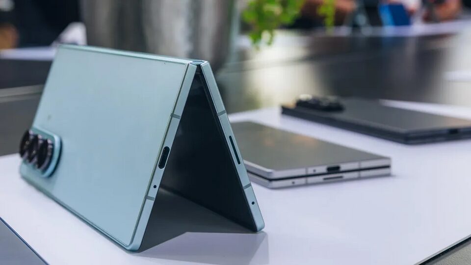 Đây là những gì xảy ra khi bạn gập mở Samsung Galaxy Z Fold7 tới 200.000 lần 1 Đây là những gì xảy ra khi bạn gập mở Samsung Galaxy Z Fold7 tới 200