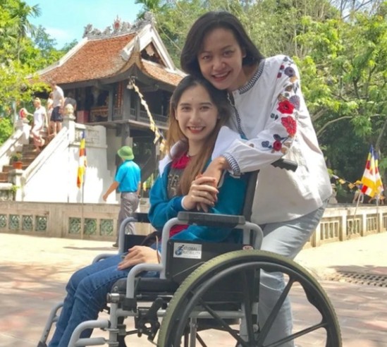 Diễn viên khuyết tật Hiền Hạnh bất ngờ qua đời ở tuổi 38: Con gái vừa sinh ra chưa kịp nhìn mặt mẹ 1 Diễn viên khuyết tật Hiền Hạnh bất ngờ qua đời ở tuổi 38: Con gái vừa sinh ra chưa kịp nhìn mặt mẹ