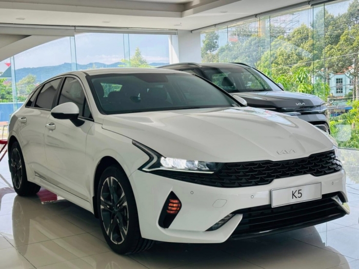 Giá lăn bánh Kia K5 cập nhật giữa tháng 8/2025: ‘Thách thức’ Toyota Camry bằng ưu đãi cực khủng 1 Giá lăn bánh Kia K5 cập nhật giữa tháng 8/2025: ‘Thách thức’ Toyota Camry bằng ưu đãi cực khủng