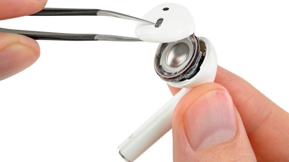 Giá sửa chữa các đời AirPods 2, 3, 4 và Pro chính hãng ở Việt Nam