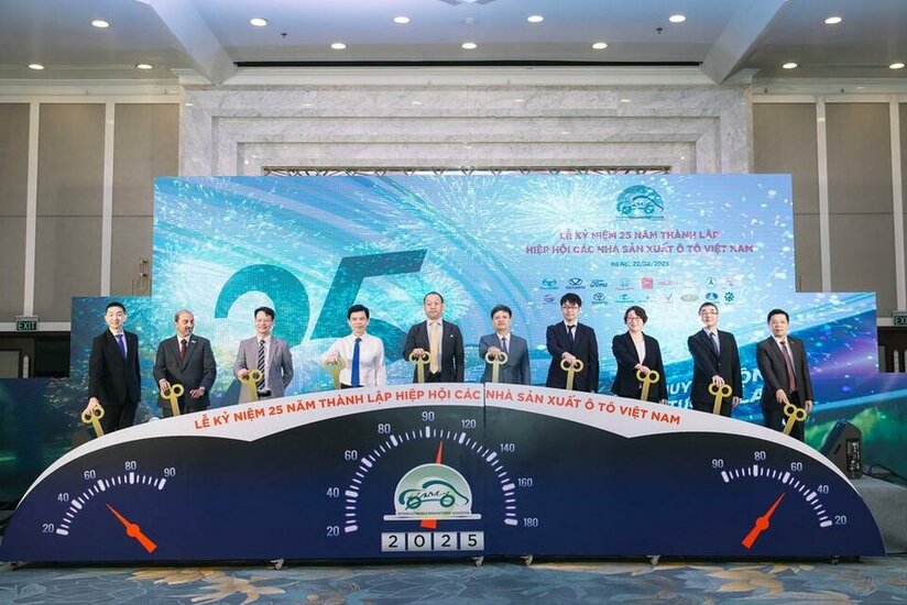 Hiệp hội các nhà sản xuất ô tô Việt Nam kỷ niệm 25 năm, cam kết dẫn dắt ngành hướng tới tương lai xanh hiep hoi cac nha san xuat o to viet nam ky niem 25 nam cam ket dan dat nganh huong toi tuong lai