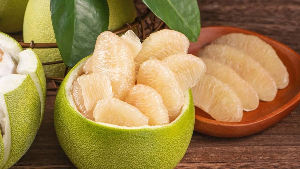 Sợ tăng cân do thừa ẩm, tôi đã ăn 6 quả ít đường, giàu vitamin C: Chúng vừa bóp thắt eo vừa làm đẹp da với giá rẻ bèo đáng kinh ngạc 1 Sợ tăng cân do thừa ẩm, tôi đã ăn 6 quả ít đường, giàu vitamin C: Chúng vừa bóp thắt eo vừa làm đẹp da với giá rẻ bèo đáng kinh ngạc