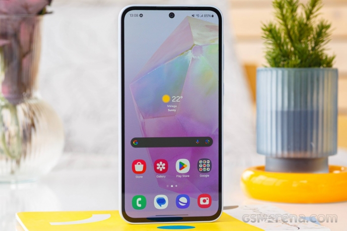 Vua Android màn lớn tầm trung Galaxy A35 5G cực rẻ tháng 8, trang bị cỡ này iPhone 16 cũng phải dè chừng 1 Vua Android màn lớn tầm trung Galaxy A35 5G cực rẻ tháng 8, trang bị cỡ này iPhone 16 cũng phải dè chừng
